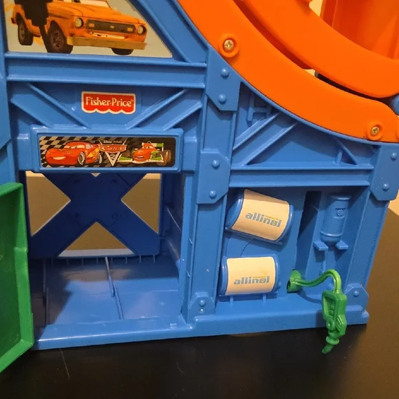 Fisher-Price Cars The Movie Racing Rivalry Fold & Go Wheelies Ramp Little People - Picture 4 of 9